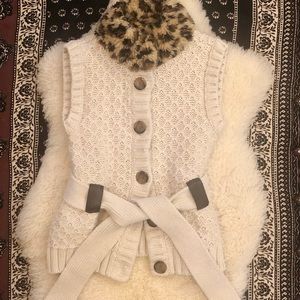 Girls Leopard Collar Sleeveless Knit Button Dowm Sweater Vest; Size 5-6